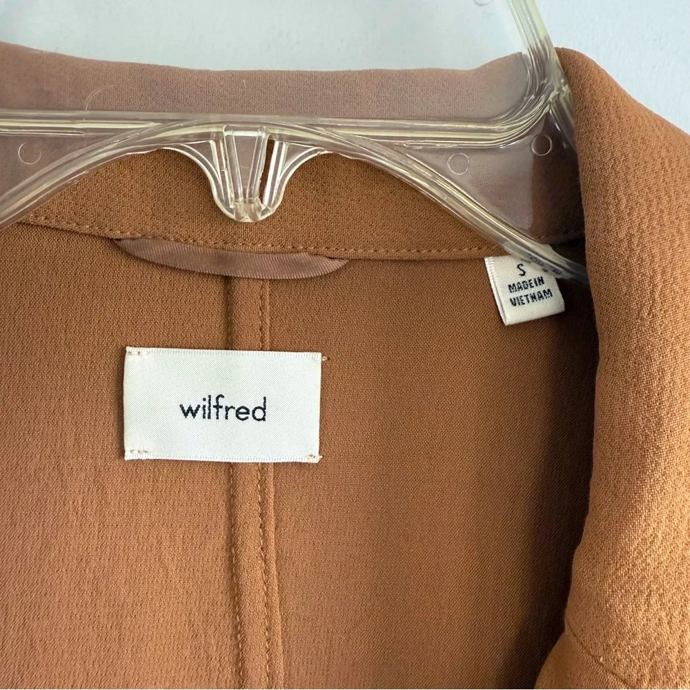 ARITZIA Wilfred Freeform Shirt in Chestnut S Tan Camel Collared Button Shirt - Picture 6 of 12